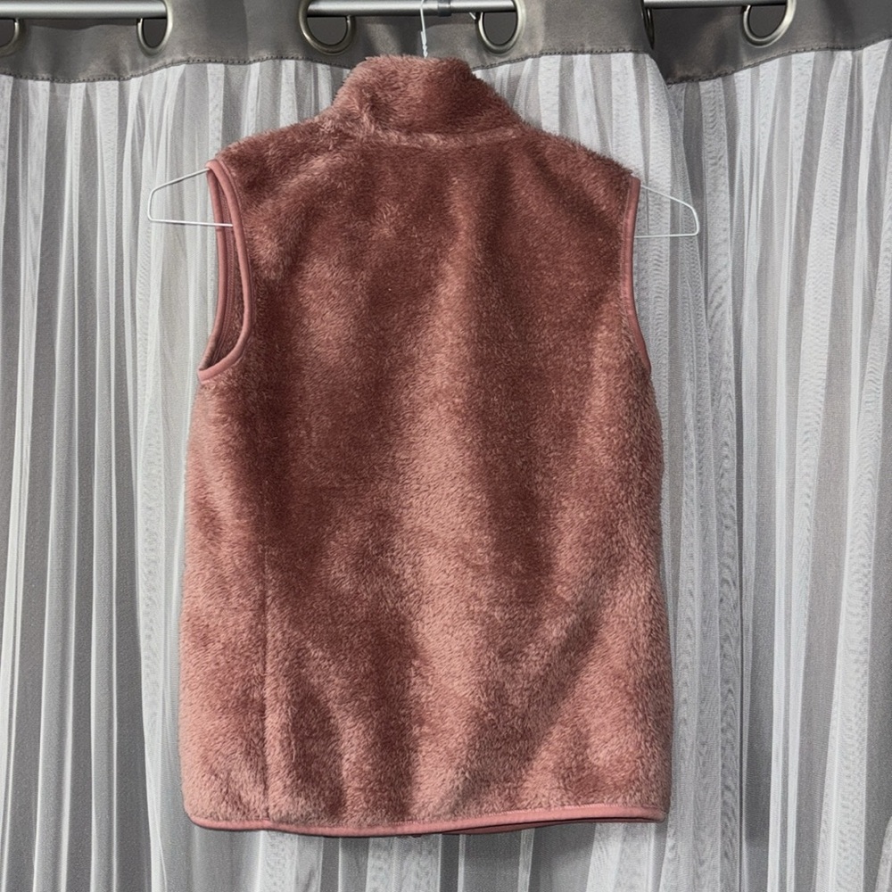 Light pink zippered. Vest with pockets! - Picture 4 of 5